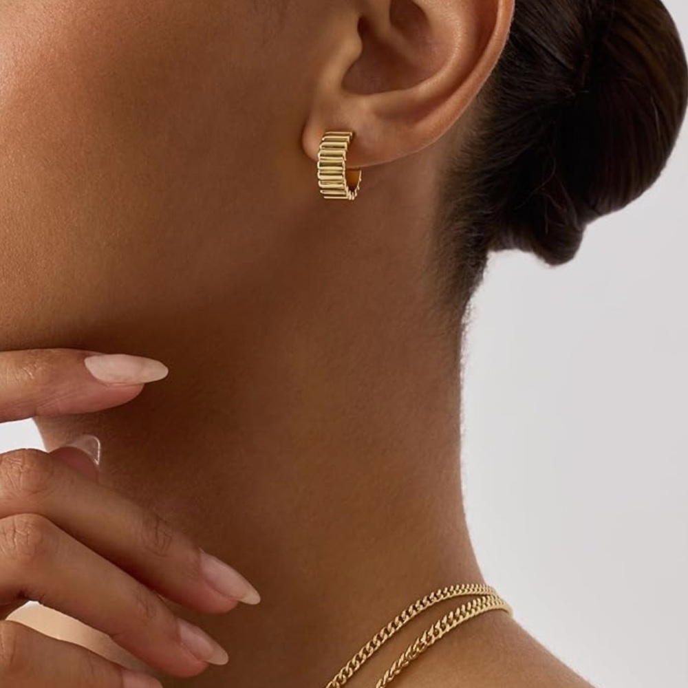 NEW 14K Gold Plated Bold Statement Hoop Earrings - Picture 4 of 4